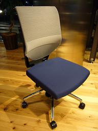プラス　パフォーマ　椅子　腰痛　パソコン　オフィスチェア　メッシュ　